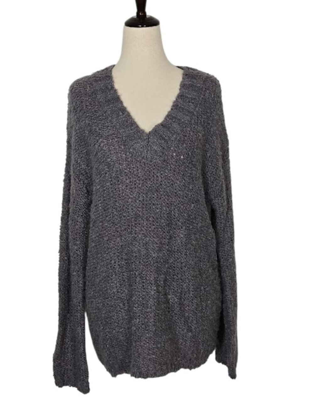 SUSINA Women’s S Excalibur Gray Fluffy Boucle V-Neck Sweater NWT